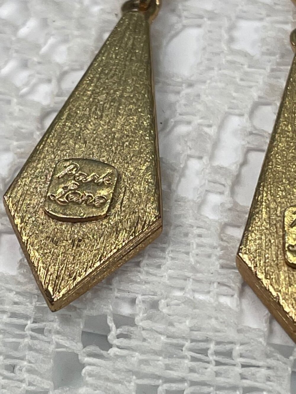 Vintage Park Lane Drop Earrings Gold-Tone Chevron Design Beige & Black Enamel Ge - Picture 13 of 13